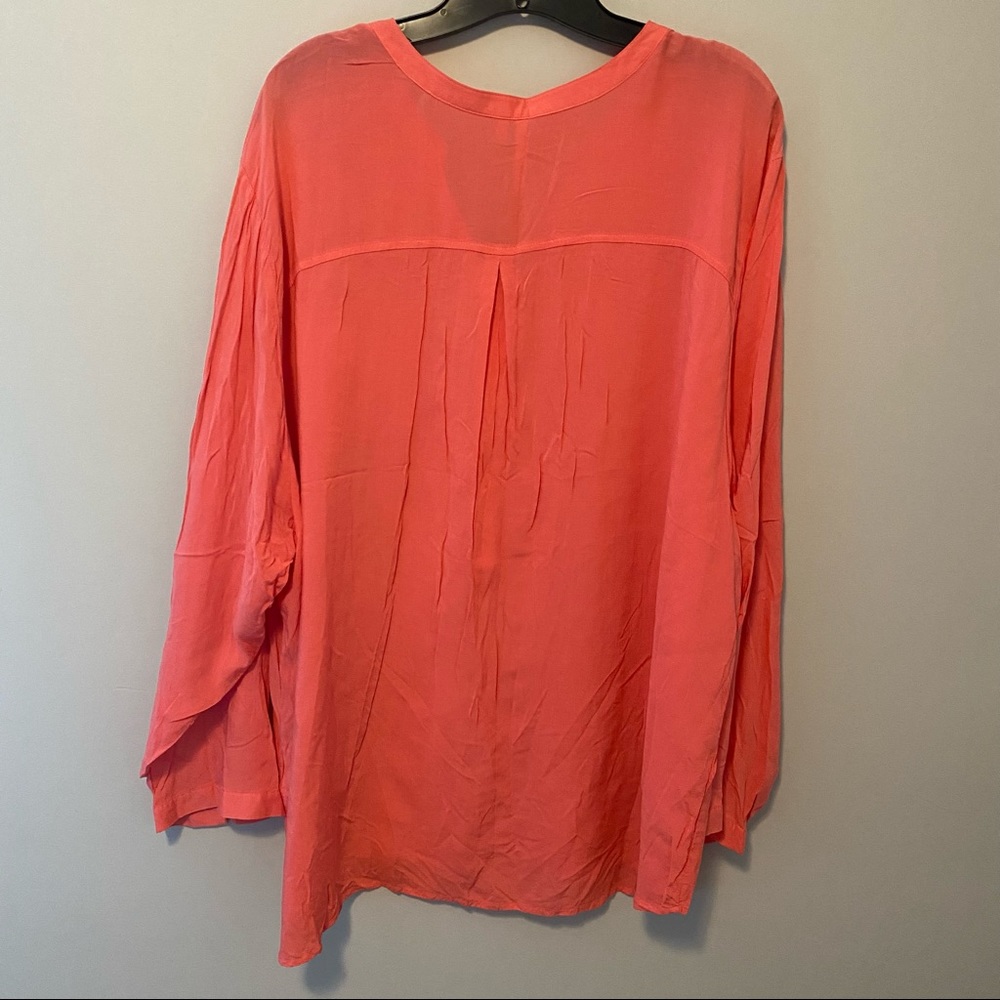 Coral Feather-weight half button down top 3x - Picture 5 of 6